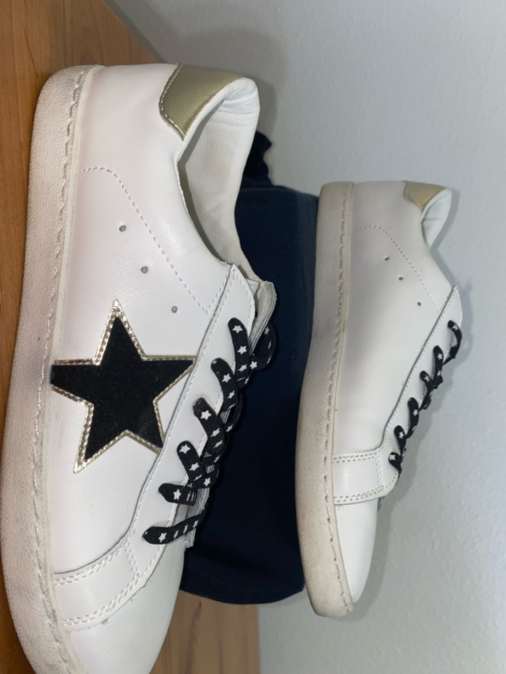 Vintage White Sneakers with Black and white star Laces, No Box